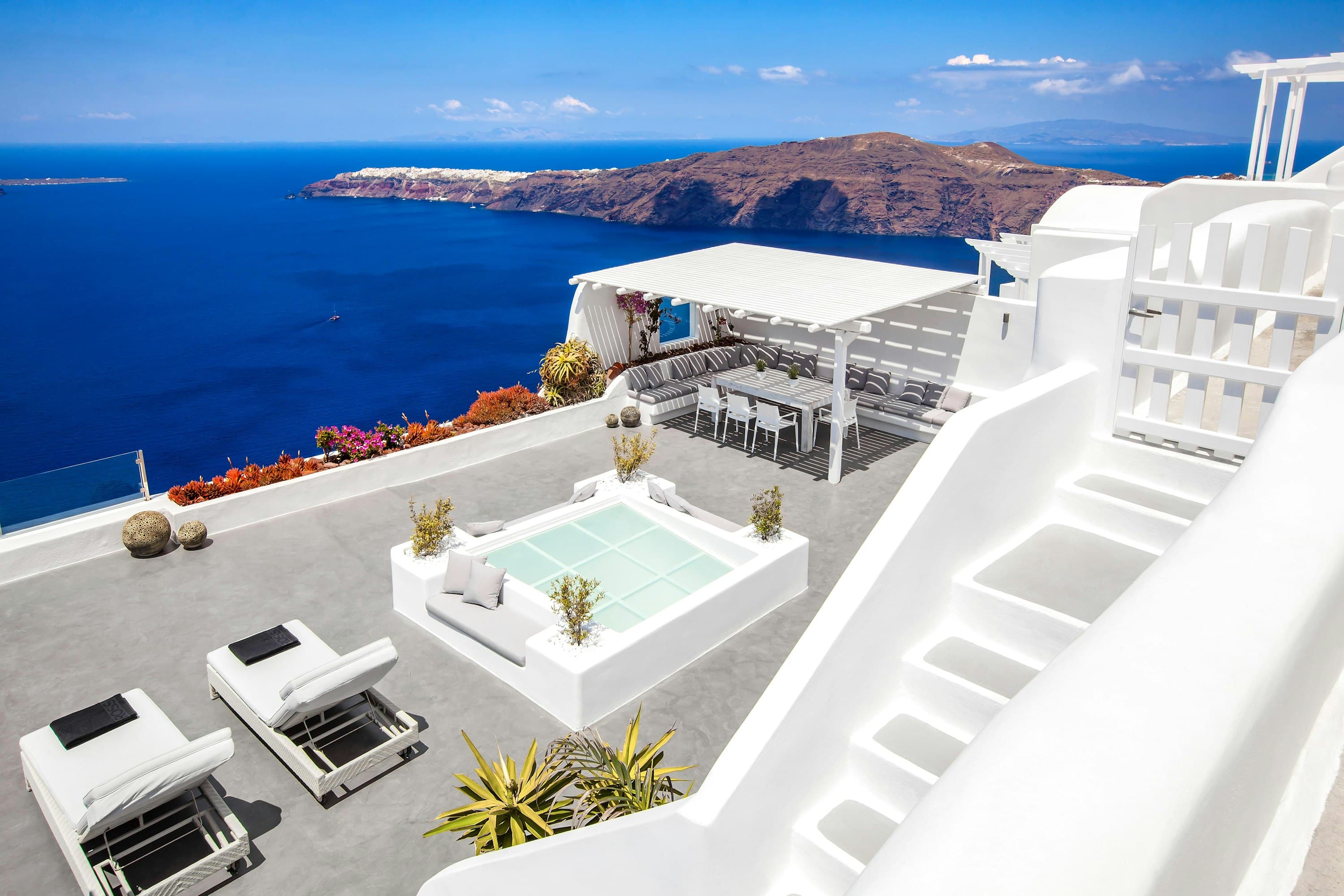 Cave Chic luxury villa terrace with infinity pool overlooking Santorini caldera and Aegean Sea
